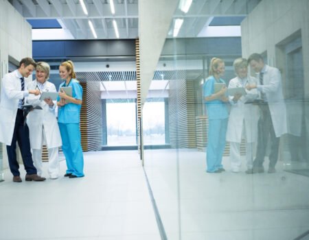 Rola szkoleń BHP w zapobieganiu zakażeniom w placówkach medycznych
